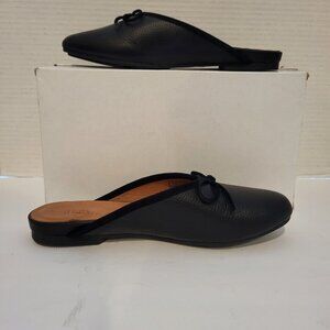 .Gentle Souls by Kenneth Cole - Eugene Bow Slide in Leather - 6.5